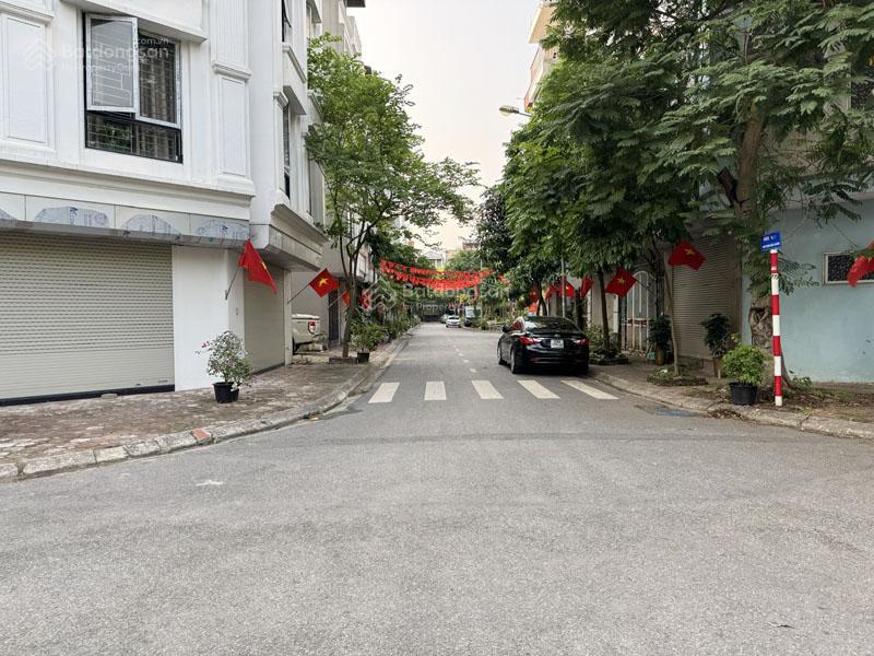 Lô góc đắt giá tđc giang biên  40m2 nhà 4 tầng  20m ra phố phạm khắc quảng