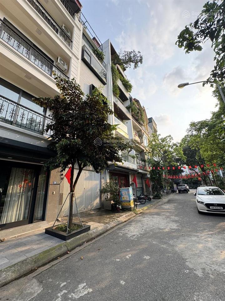 Lô góc đắt giá tđc giang biên  40m2 nhà 4 tầng  20m ra phố phạm khắc quảng