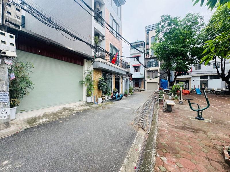 Bán 55m2 nhà c4 thượng thanh ngõ thông ô tô đỗ cửa. view công viên thoáng sáng vĩnh viễn