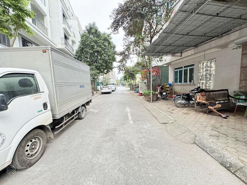 Bán đất tđc trâu quỳ 113m2 nở hậu, đường 11m đối diện shophouse metropolitan