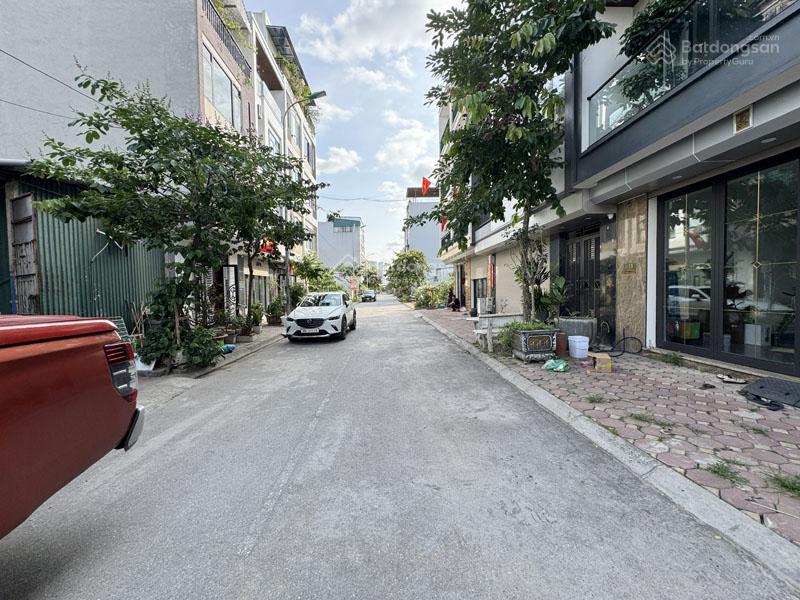 Bán đất tđc trâu quỳ 32,7m2 vỉa hè 12m kinh doanh tốt, sát vinhomes, sổ đỏ chính chủ