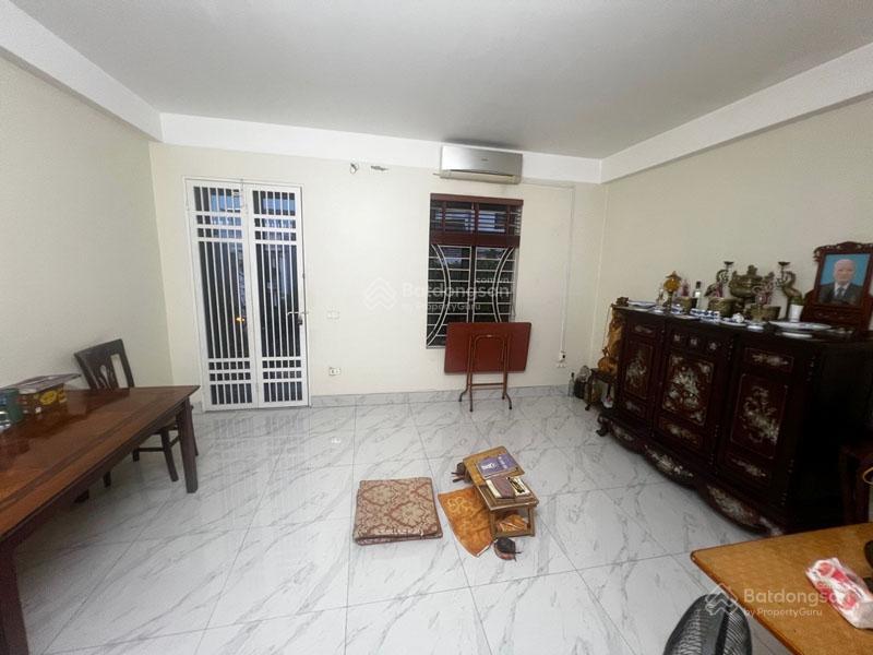 Sang mỹ định cư  bán nhà giang biên 75m2 x 5 tầng đường 13,5m, gần trường chợ