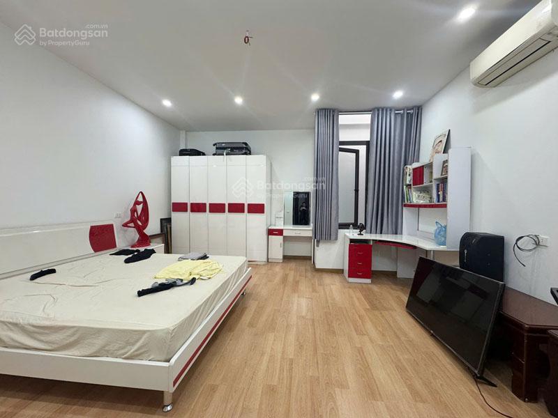 Sang mỹ định cư  bán nhà giang biên 75m2 x 5 tầng đường 13,5m, gần trường chợ