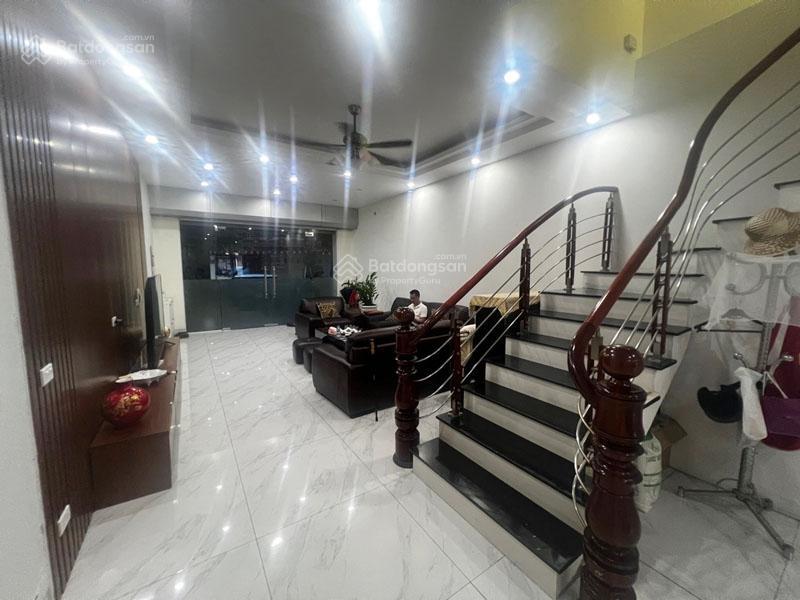 Sang mỹ định cư  bán nhà giang biên 75m2 x 5 tầng đường 13,5m, gần trường chợ