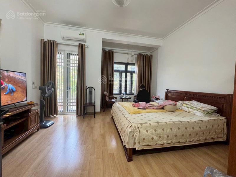 Sang mỹ định cư  bán nhà giang biên 75m2 x 5 tầng đường 13,5m, gần trường chợ
