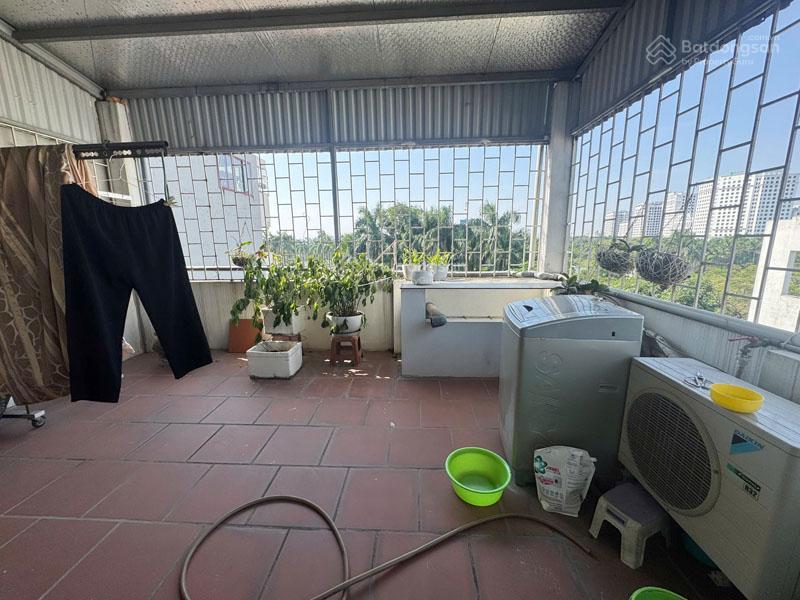 Sang mỹ định cư  bán nhà giang biên 75m2 x 5 tầng đường 13,5m, gần trường chợ