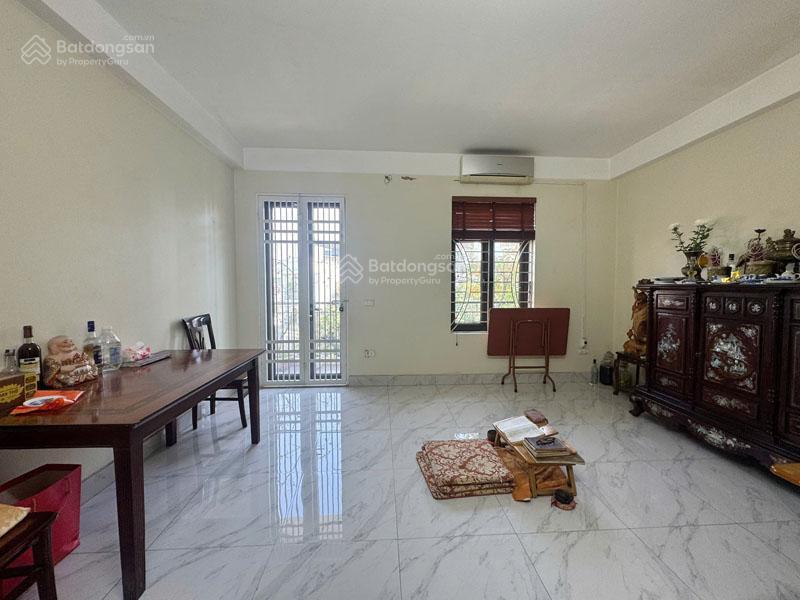 Sang mỹ định cư  bán nhà giang biên 75m2 x 5 tầng đường 13,5m, gần trường chợ