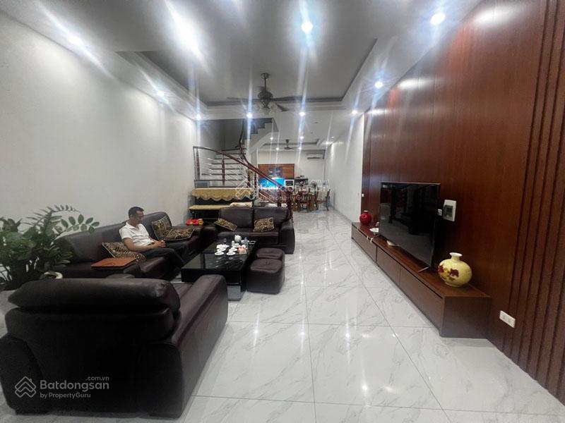 Sang mỹ định cư  bán nhà giang biên 75m2 x 5 tầng đường 13,5m, gần trường chợ