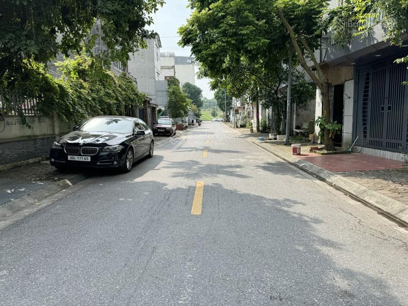 Cần bán 100m2 nhà c4 mặt phố nguyễn văn hưởng. khu dân trí cao, an ninh tốt, tiện ích nhiều