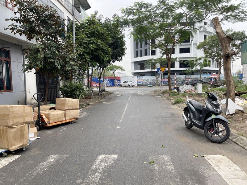 Cần bán đất tđc trâu quỳ, gia lâm 60m2, mặt tiền 4,58m, view vườn hoa siêu thoáng