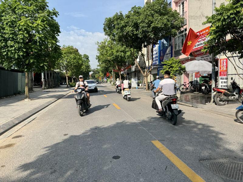 Bán 40m2 nhà c4 mặt phố thanh am, việt hưng. vị trí phù hợp mọi lĩnh vực kinh doanh