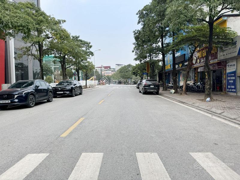 Cần bán căn góc nhà mặt phố phạm khắc quảng 59m2, từ tầng 2 lên 74m2, 3 mặt xung quanh là vườn hoa