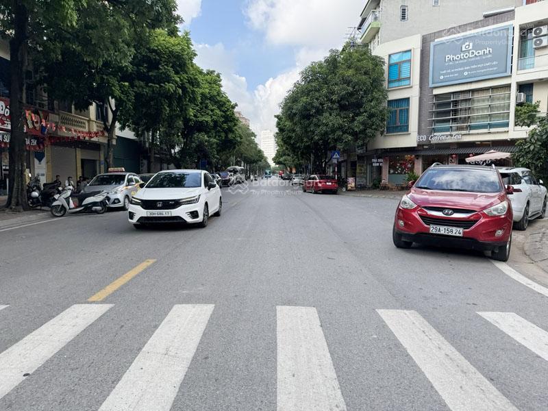 Cần bán căn góc nhà mặt phố phạm khắc quảng 59m2, từ tầng 2 lên 74m2, 3 mặt xung quanh là vườn hoa