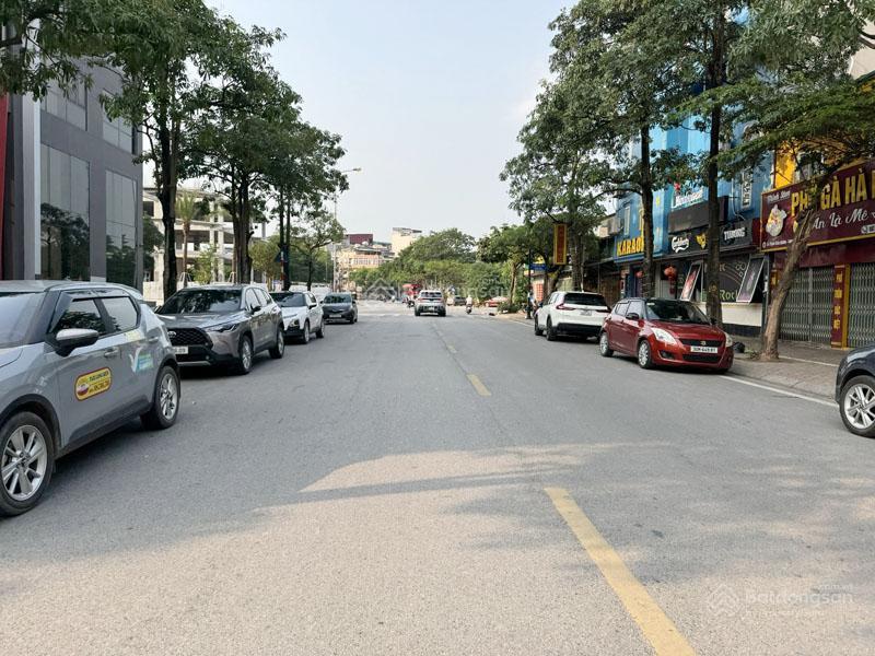 Cần bán căn góc nhà mặt phố phạm khắc quảng 59m2, từ tầng 2 lên 74m2, 3 mặt xung quanh là vườn hoa
