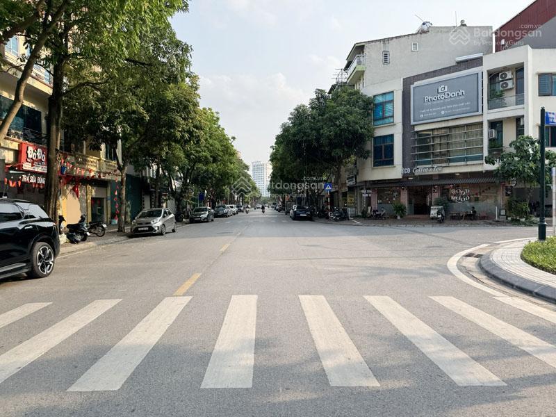 Cần bán căn góc nhà mặt phố phạm khắc quảng 59m2, từ tầng 2 lên 74m2, 3 mặt xung quanh là vườn hoa