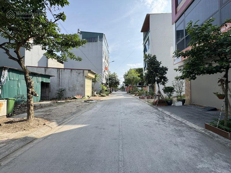 Bán đất tđc trâu quỳ 98m2 mặt tiền rộng thích hợp xây vp, đường 12m thông nguyễn mậu tài