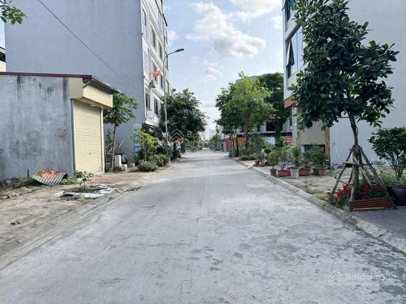 Bán đất tđc trâu quỳ 98m2 mặt tiền rộng thích hợp xây vp, đường 12m thông nguyễn mậu tài
