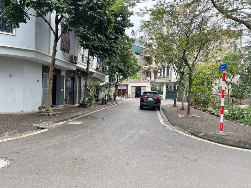 Cần bán đất TĐC X6 Thạch Bàn Long Biên: 100m2, mặt tiền 6,67m, view vườn hoa