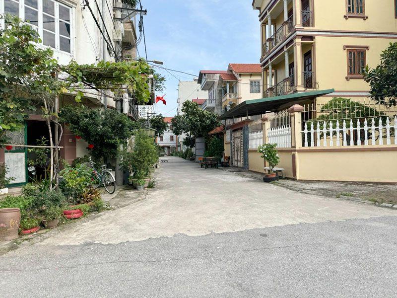 Cần bán đất Làng Vàng, Gia Lâm: 115m2, mặt tiền rộng 6m, đường 5m ô tô tránh, cách nhà văn hóa 50m
