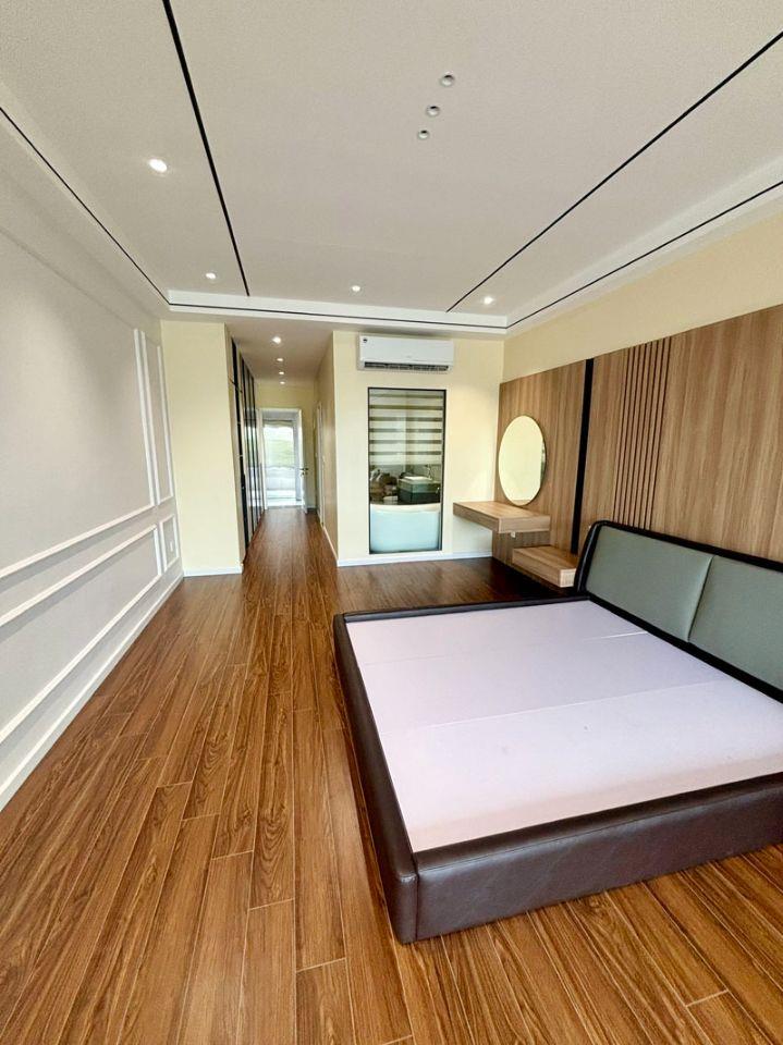 Bán Nhà 7 Tầng Thang Máy Phúc Lợi - 75m2 Mặt Đường Lớn - View Sông Đuống