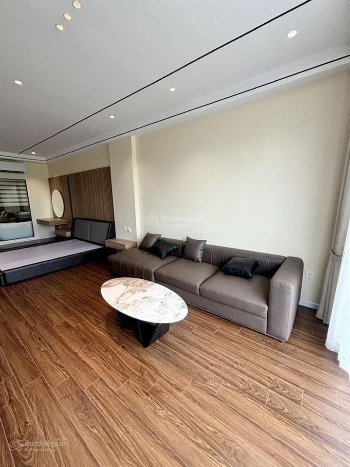 Bán nhà 7 tầng thang máy phúc lợi  75m2 mặt đường lớn  view sông đuống