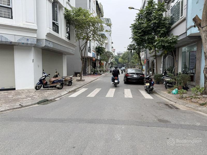Bán đất tđc giang biên 90m2, khổ đẹp vuông vắn, đường phân lô 11m, sát chợ & trường học