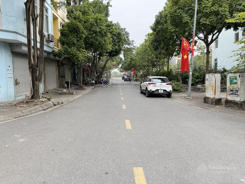 Bán đất tđc giang biên 90m2, khổ đẹp vuông vắn, đường phân lô 11m, sát chợ & trường học