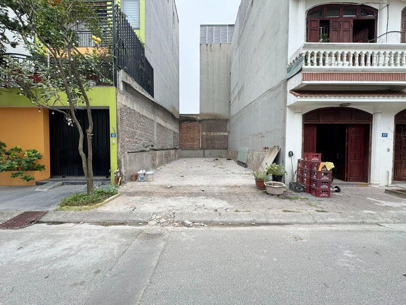 Cần bán đất TĐC Giang Biên Việt Hưng: 40m2, mặt tiền 4m, khổ đẹp, gần nhiều vườn hoa, nhà văn hóa