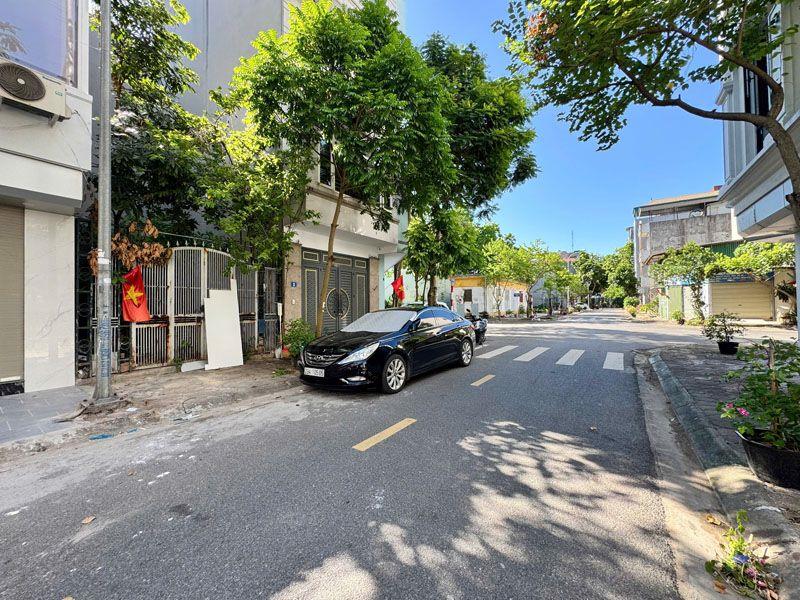 Cần bán đất TĐC Giang Biên Việt Hưng: 40m2, mặt tiền 4m, khổ đẹp, gần nhiều vườn hoa, nhà văn hóa