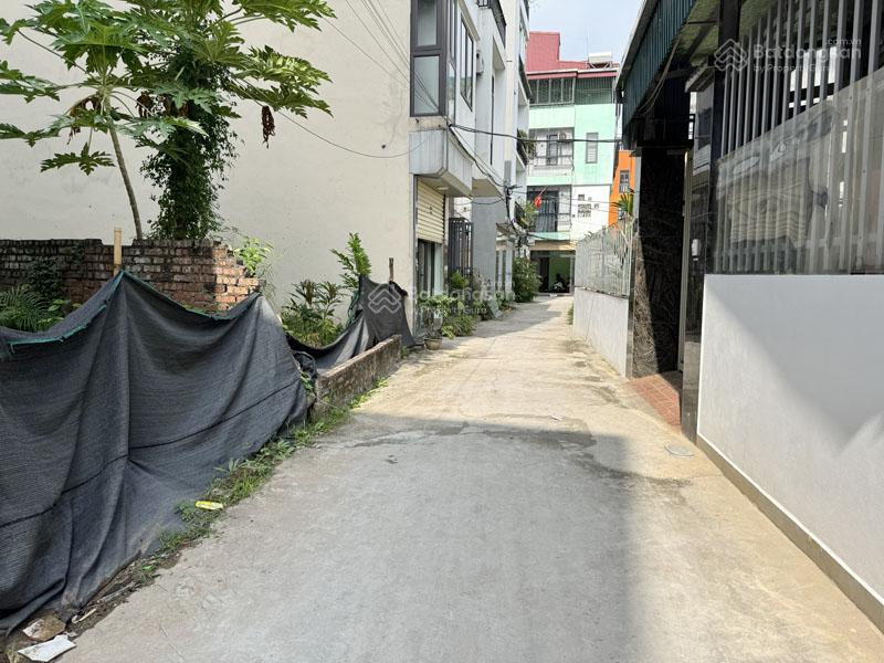 Cần bán đất gần đường viên chiếu phúc lợi 50,5m2, khổ đẹp, cách đường ô tô đỗ 50m