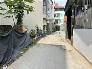 Cần bán đất gần đường viên chiếu phúc lợi 50,5m2, khổ đẹp, cách đường ô tô đỗ 50m.