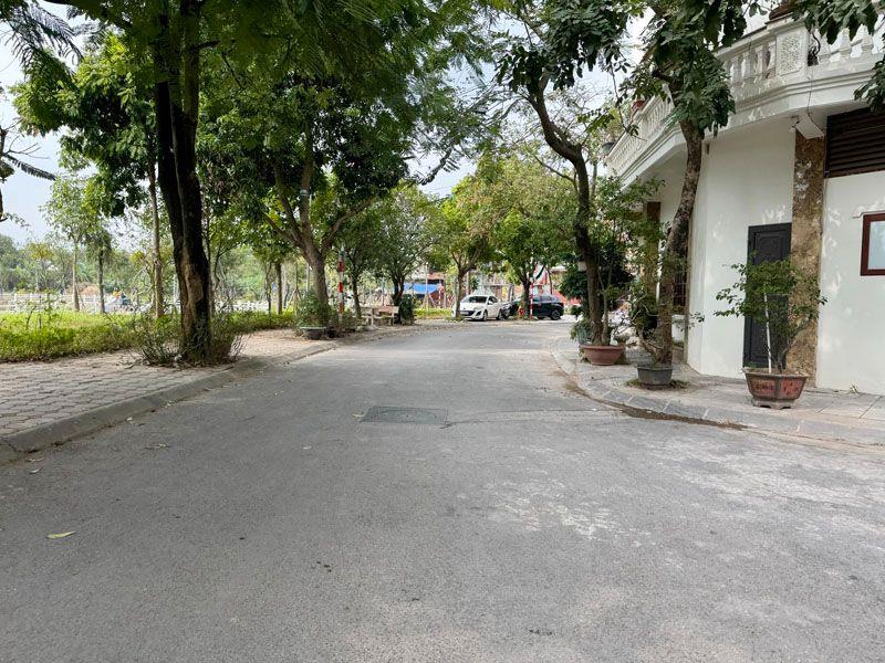 Cần bán 61m2 đất thổ cư ngõ 255 Thanh Am. Gần hồ và đường 40m Đoàn Khuê - Nam Đuống