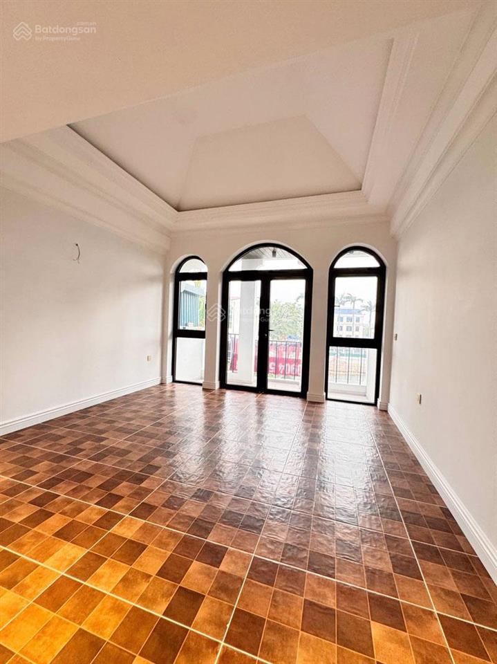 Bán nhà 3 tầng đức giang 72m² view hồ  đường 5m ô tô vào nhà  có ô chờ thang máy
