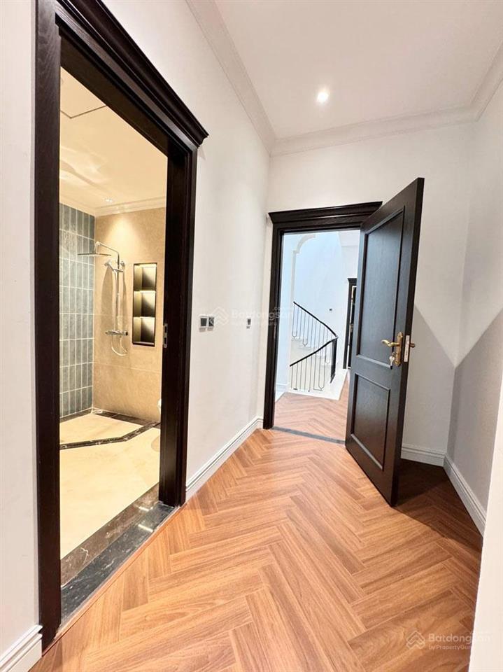 Bán nhà 3 tầng đức giang 72m² view hồ  đường 5m ô tô vào nhà  có ô chờ thang máy