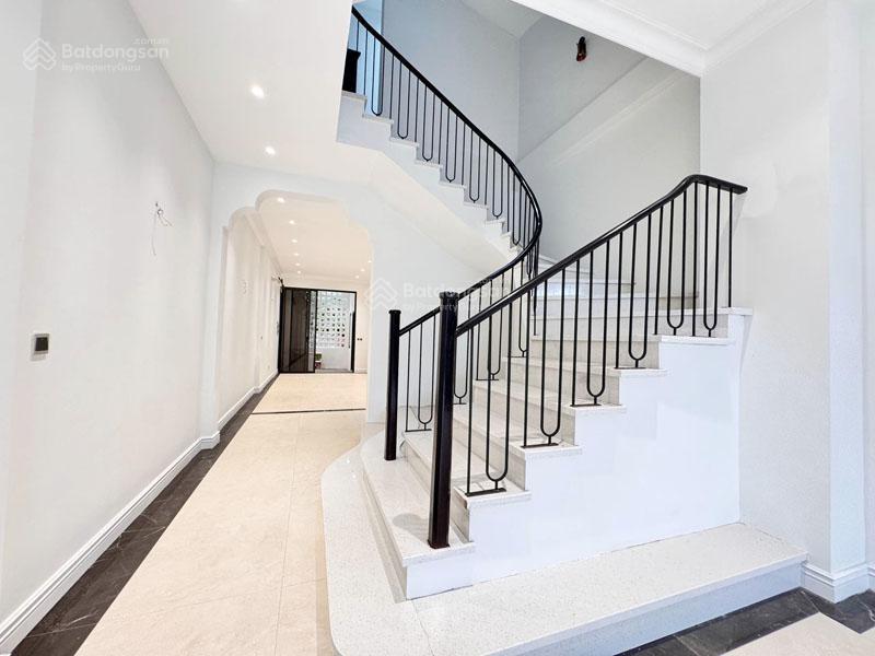 Bán nhà 3 tầng đức giang 72m² view hồ  đường 5m ô tô vào nhà  có ô chờ thang máy