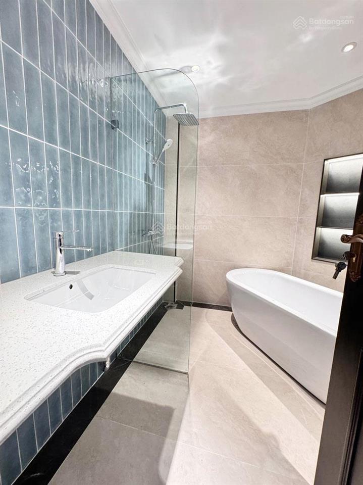 Bán nhà 3 tầng đức giang 72m² view hồ  đường 5m ô tô vào nhà  có ô chờ thang máy