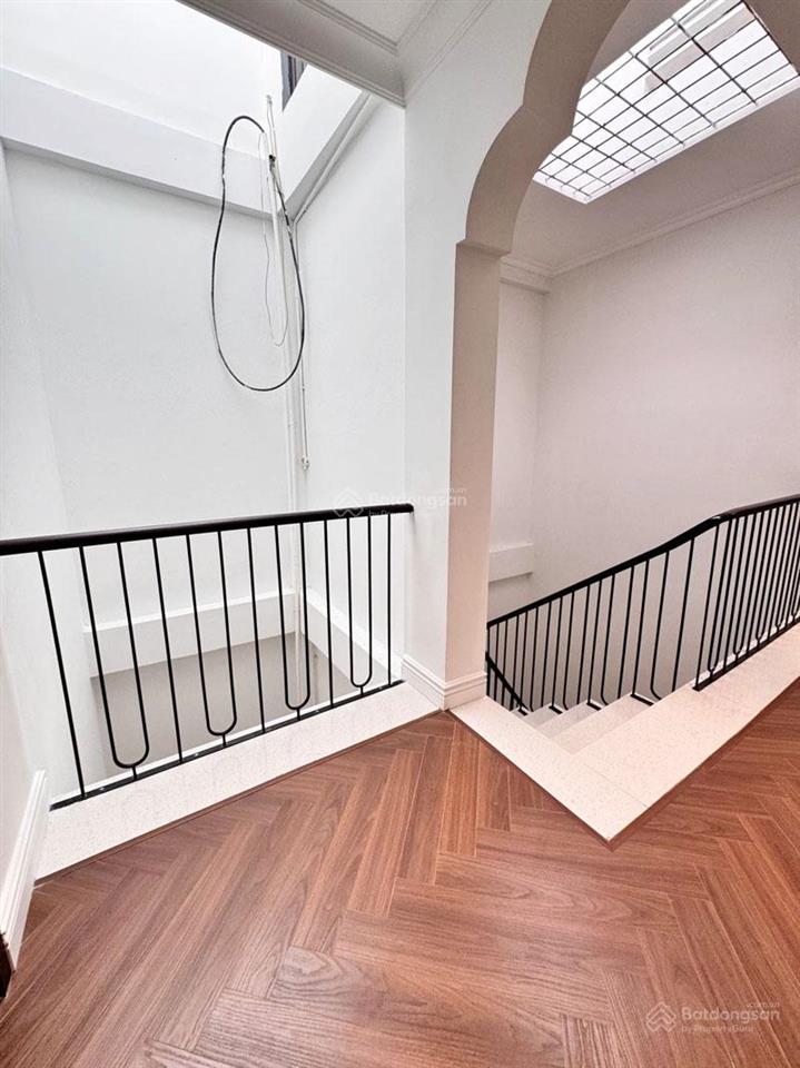 Bán nhà 3 tầng đức giang 72m² view hồ  đường 5m ô tô vào nhà  có ô chờ thang máy
