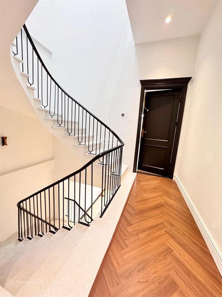 Bán nhà 3 tầng đức giang 72m² view hồ  đường 5m ô tô vào nhà  có ô chờ thang máy