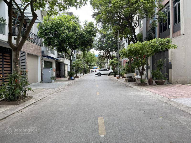 Bán đất đấu giá việt hưng long biên 75m2  đường 13m gần trường đoàn khuê  chợ kim quan