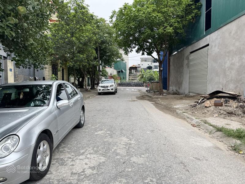Giá tốt cực sốc  bán nhanh 50m2 đất tđc cự khối  mt 5,2m, đường 13m, sát chợ & công viên