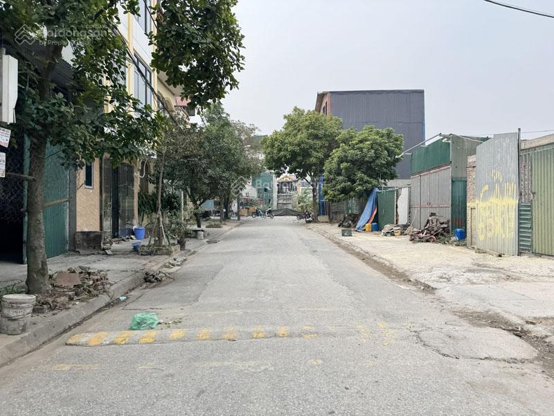Giá tốt cực sốc  bán nhanh 50m2 đất tđc cự khối  mt 5,2m, đường 13m, sát chợ & công viên