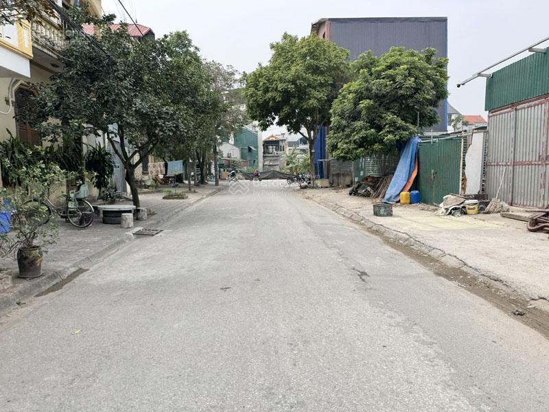 Giá tốt cực sốc  bán nhanh 50m2 đất tđc cự khối  mt 5,2m, đường 13m, sát chợ & công viên