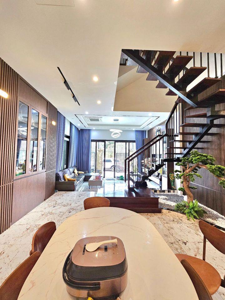 Bán Nhà Cự Khối Long Biên 112m2 Căn Góc 2 Mặt Tiền - Đường Hoa Động 17m Gần Hồ Điều Hòa.  + Diện tích: 112m2, mặt tiền 2