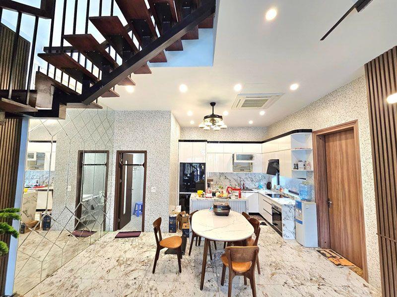 Bán Nhà Cự Khối Long Biên 112m2 Căn Góc 2 Mặt Tiền - Đường Hoa Động 17m Gần Hồ Điều Hòa.  + Diện tích: 112m2, mặt tiền 2
