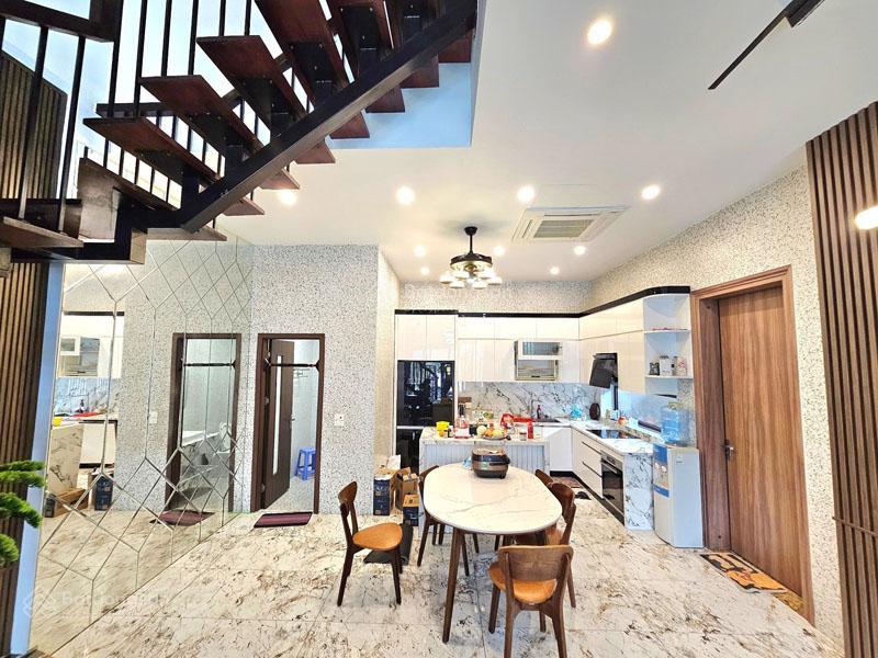Bán nhà phường cự khối long biên 112m2 căn góc 2 mặt tiền  đường hoa động 17m gần hồ điều hòa