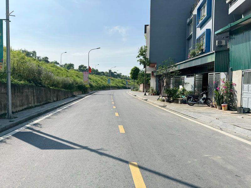 Bán Đất Đê Vàng Phúc Lợi 80,5m2 View Sông Đường Ô Tô Tránh Làm Văn Phòng, View Sông Đuống