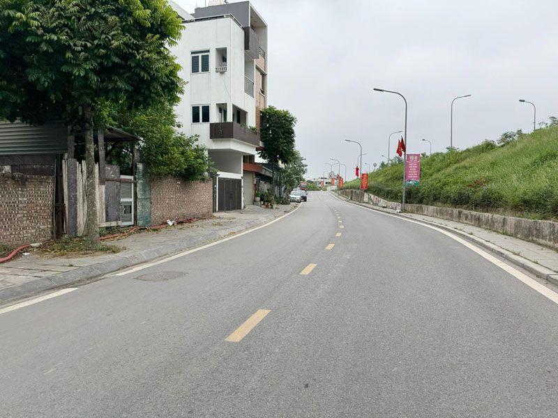 Bán Đất Đê Vàng Phúc Lợi 80,5m2 View Sông Đường Ô Tô Tránh Làm Văn Phòng, View Sông Đuống