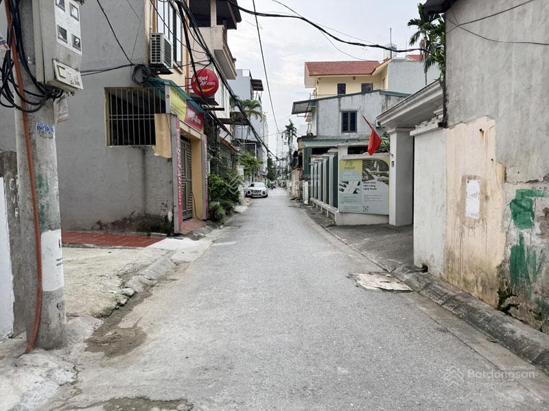Cần bán 136,76m2 đất ngõ 51 phố giang biên. đường thông ô tô, gần trường chợ