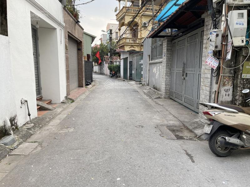 Cần bán 136,76m2 đất ngõ 51 phố giang biên. đường thông ô tô, gần trường chợ