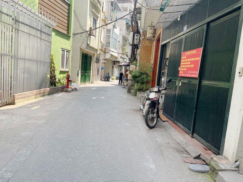 Bán đất mặt ngõ 12 Bồ Đề: 43,8m2, đường thông ô tô 7 chỗ, cầu Chương Dương, sang phố chỉ 5p